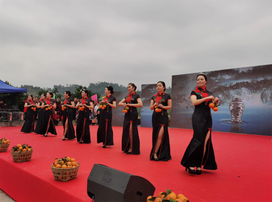 犍為柑橘紅滿天 柑橘文化旅游節(jié)承載美好鄉(xiāng)村新未來(lái)